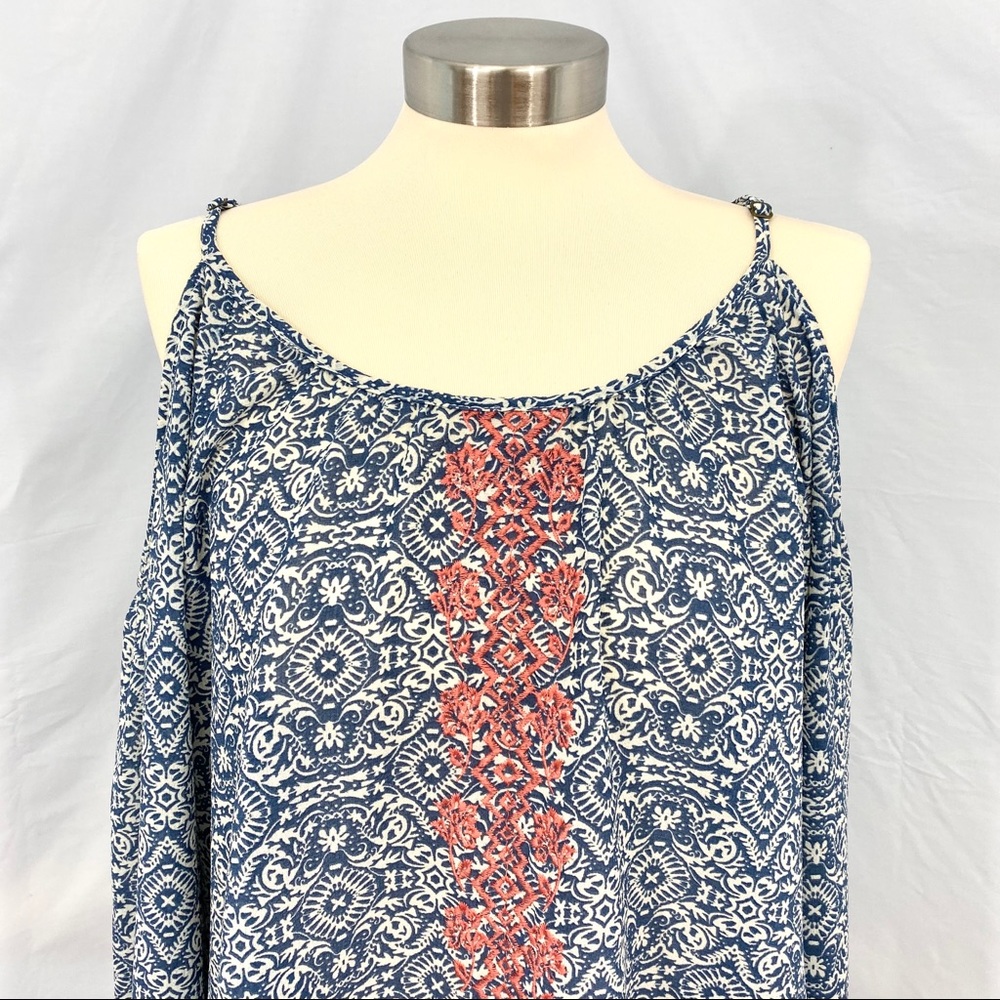 Geometric Cold Shoulder Top - Picture 2 of 4